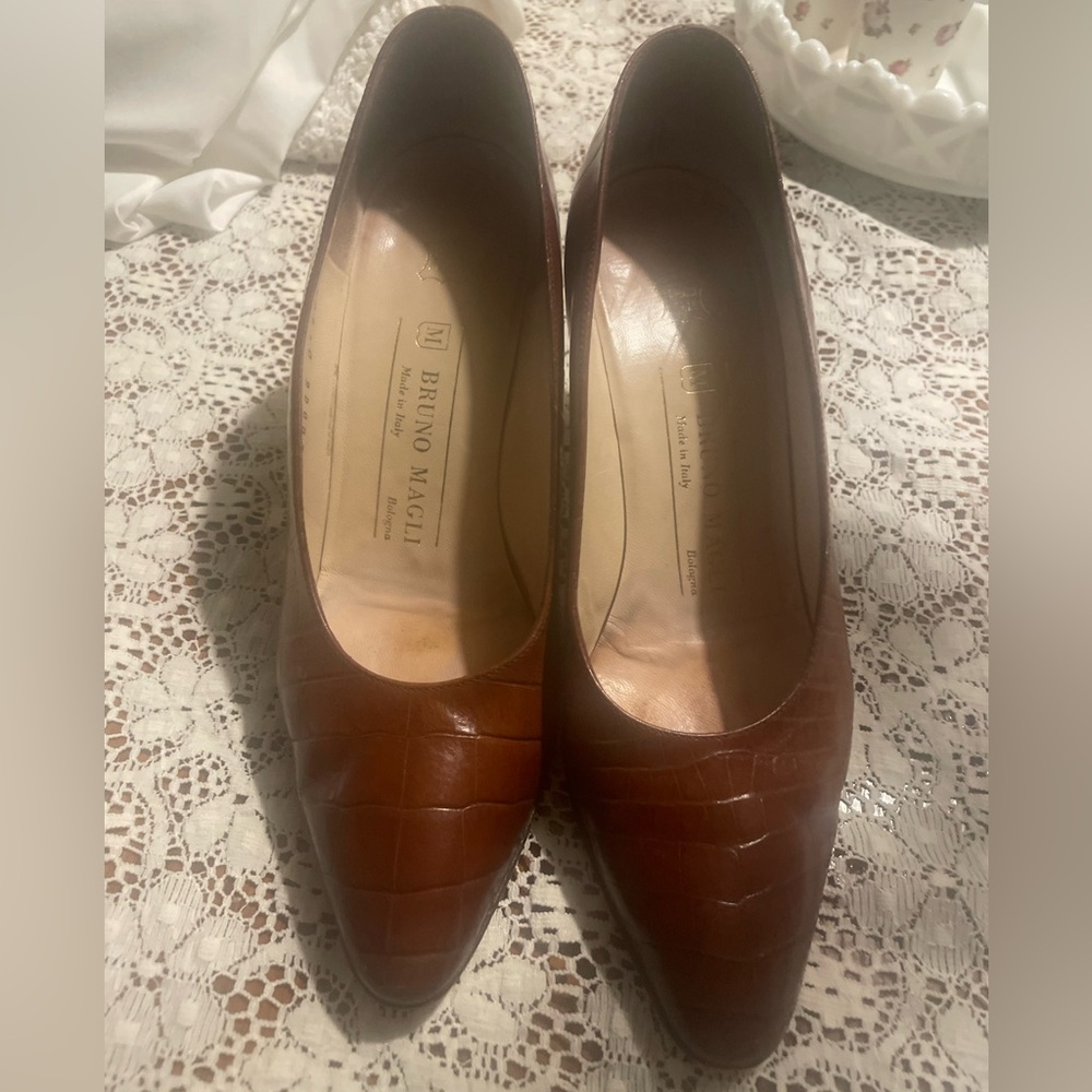 Brown Bruno Magli leather pumps. 8